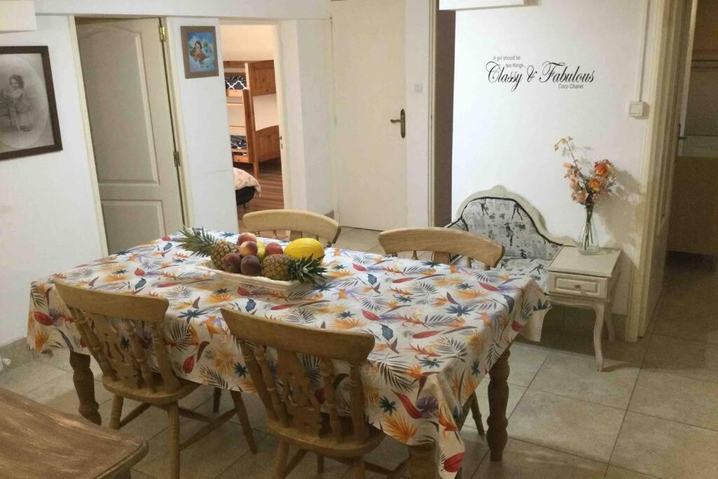 Peaceful 3 Bedroom 8 Person Ground Floor Apartment With Large Private Heated Pool La Digne-d'Amont 외부 사진