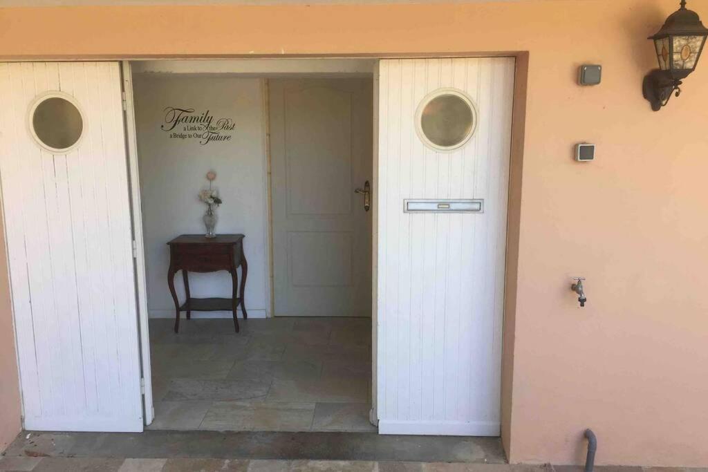 Peaceful 3 Bedroom 8 Person Ground Floor Apartment With Large Private Heated Pool La Digne-d'Amont 외부 사진