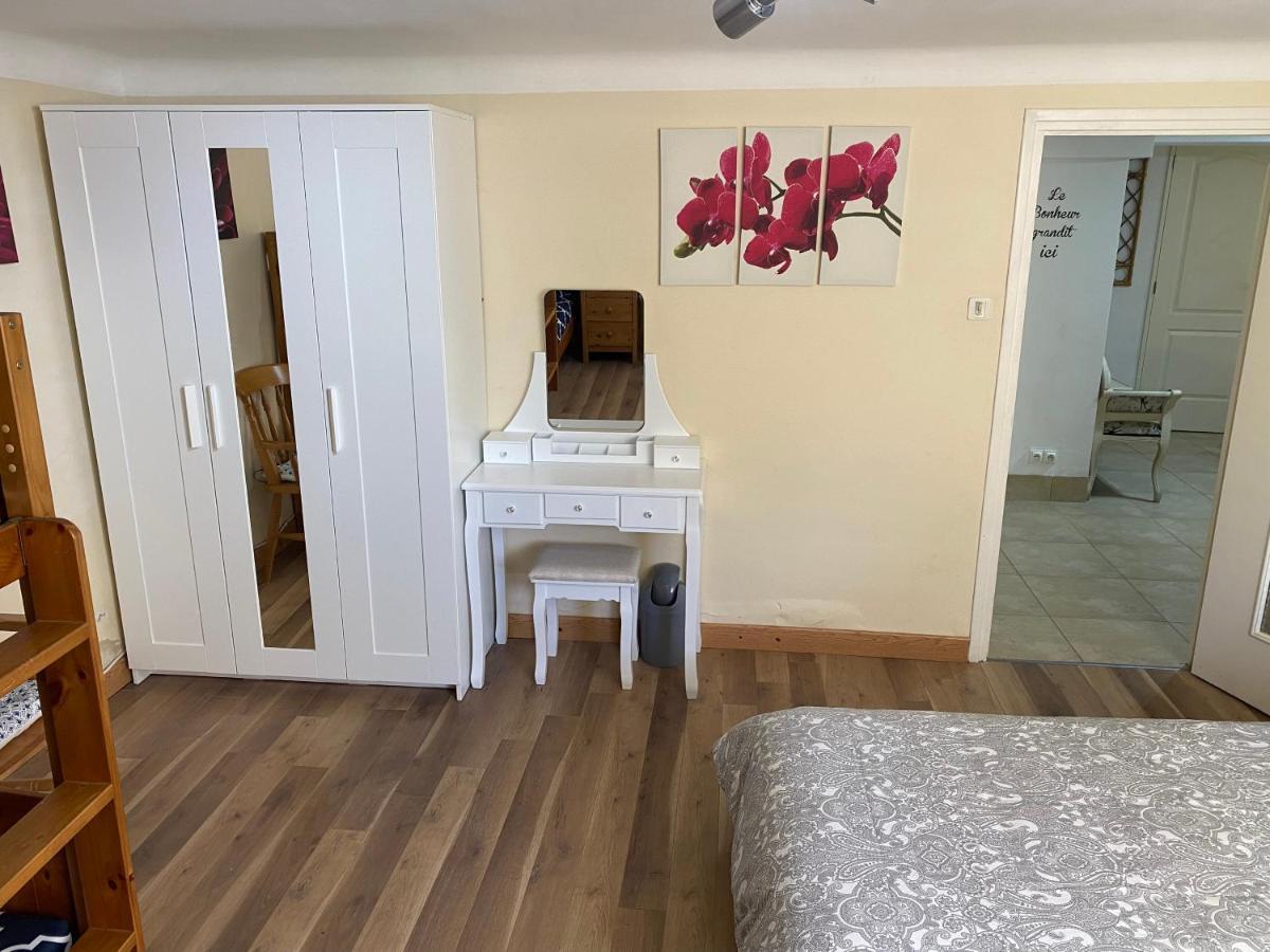 Peaceful 3 Bedroom 8 Person Ground Floor Apartment With Large Private Heated Pool La Digne-d'Amont 외부 사진