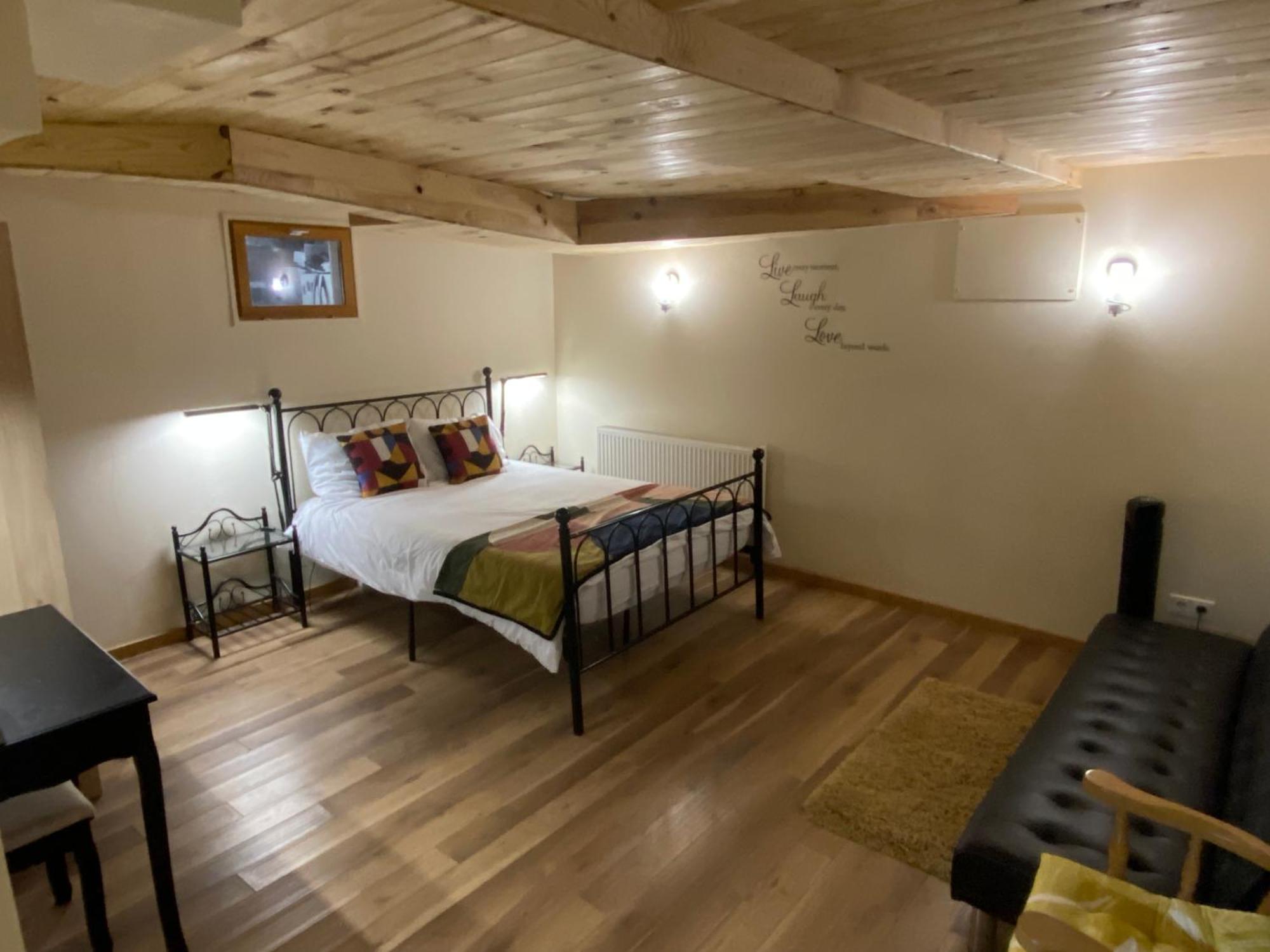 Peaceful 3 Bedroom 8 Person Ground Floor Apartment With Large Private Heated Pool La Digne-d'Amont 외부 사진
